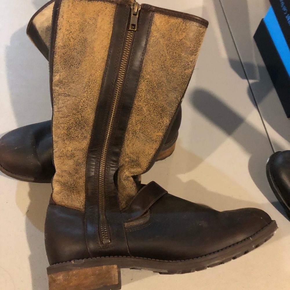 Brown fleeced lined Uggs